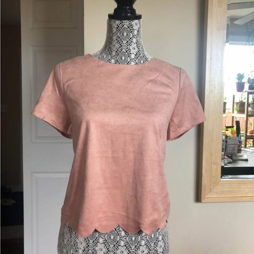 NWT Suede Blush Pink Scallop Hem Top T- Shirt. Medium